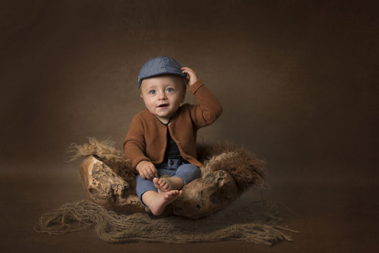 babyshoot flevoland vrolijke baby in een mandje