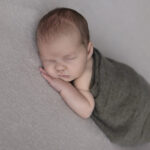 Newborn fotoshoot geposeerd 32 newborn foto's