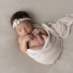 Newborn fotoshoot geposeerd 22 Live and meeting day 1 janneke van den berg fotografie newbornshoot dronten