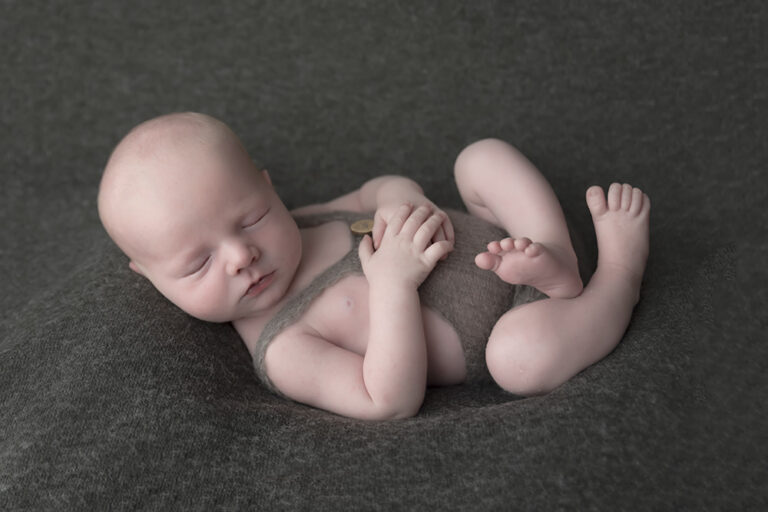 professionele newborn fotograaf janneke van den berg fotografie newborn fotoshoot flevoland