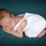 Newborn fotoshoot geposeerd 18 newborn fotograaf Urk flevoland