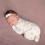 Newborn fotoshoot geposeerd 16 slapen newbornshoot newbornfotograaf flevoland janneke van den berg fotografie