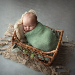 Newborn fotoshoot geposeerd 10 serie urk janneke van den berg fotografie klaas en gerda urk baby jelle