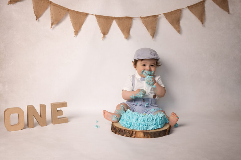 cake smash 1 jaar, cakesmash fotograaf flevoland janneke van den berg fotografie