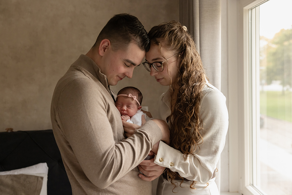 newbornshoot-thuis-newbornfotoshoot-aan-huis-flevoland-newbornsessie-thuis-janneke-van-den-berg-fotografie