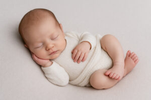 Blog 57 lifestyle studio fotoshoot flevoland, baby slapend op stof